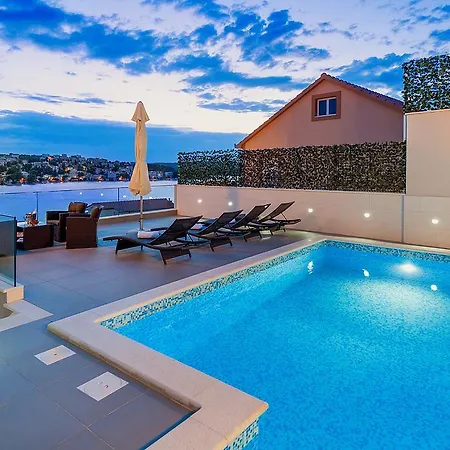 Villa Rogoznica شقة