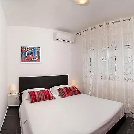 Villa Rogoznica Apartment *